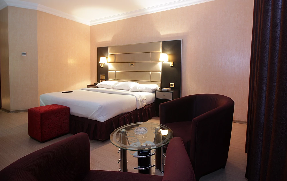 /web/uploads/116/Chesney Hotel/header-images/silver-plus-room-2.jpg